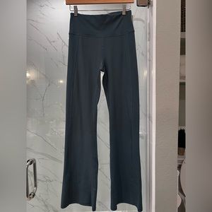 Fabletics Oasis High waisted kick flare regular Size M.  Color storm slate